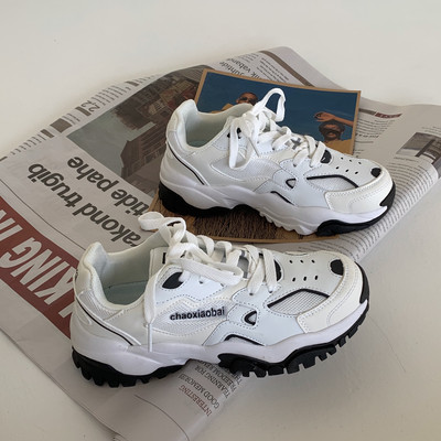 Ženske sportske tenisice s mrežicom i natpisom