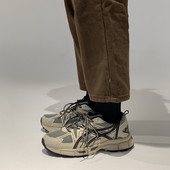 Sportske tenisice s mrežicom i grubim potplatom