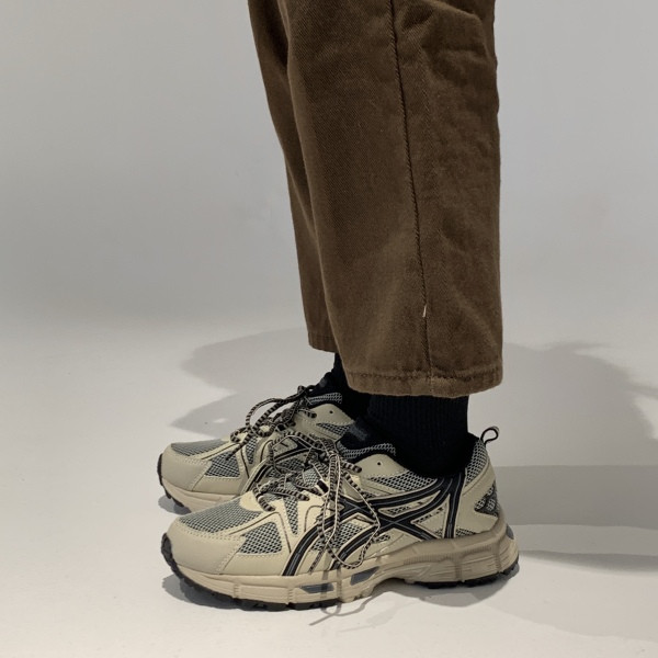 Sportske tenisice s mrežicom i grubim potplatom