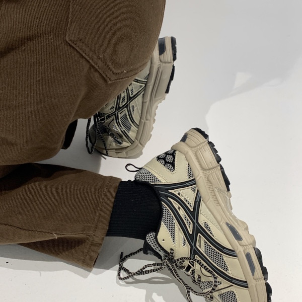 Sportske tenisice s mrežicom i grubim potplatom