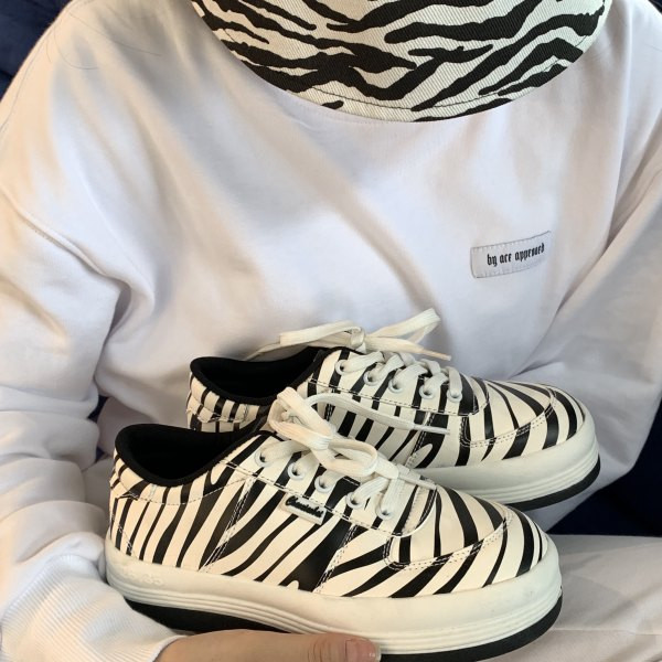 Ženske tenisice sa animal printom i vezicama