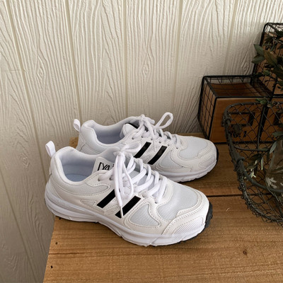 Novi model ženskih tenisica sa vezicama - pogodne za trčanje