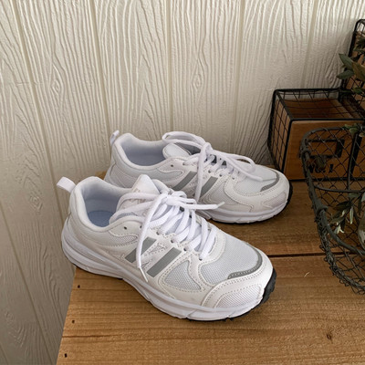 Novi model ženskih tenisica sa vezicama - pogodne za trčanje