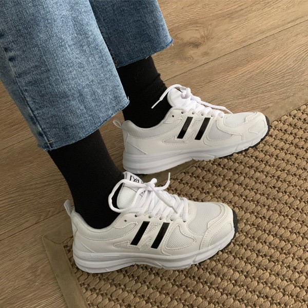 Novi model ženskih tenisica sa vezicama - pogodne za trčanje