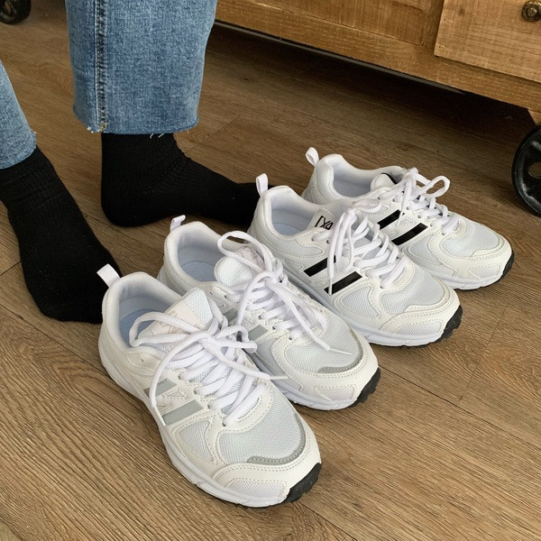 Novi model ženskih tenisica sa vezicama - pogodne za trčanje