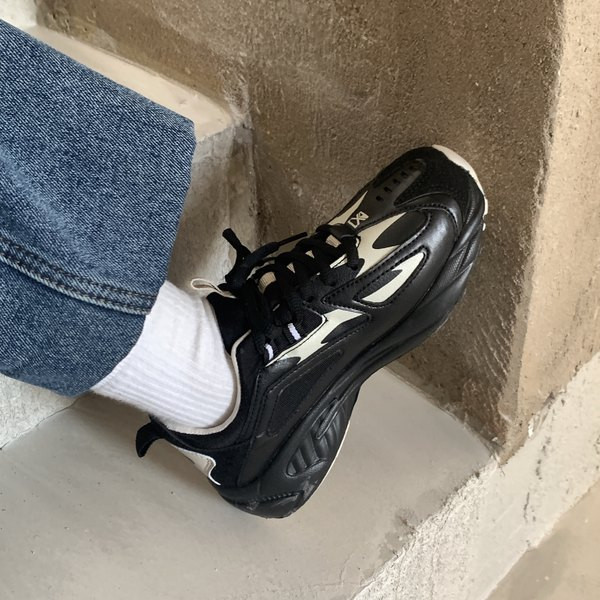 Ženske tenisice u crnoj boji