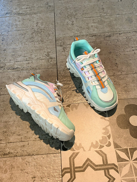 Naiste vabaaja tossud võrguga