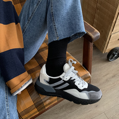 Ženske sportske tenisice s ravnim potplatom i vezicama