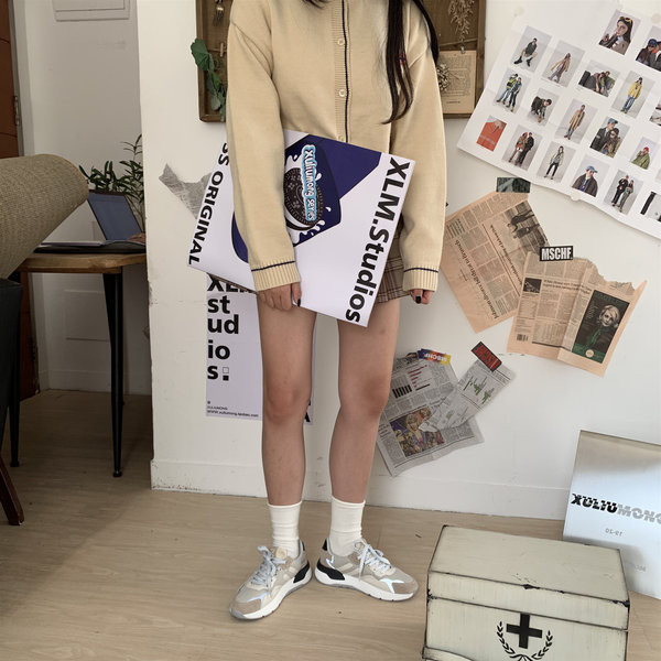 Ženske sportske tenisice s ravnim potplatom i vezicama