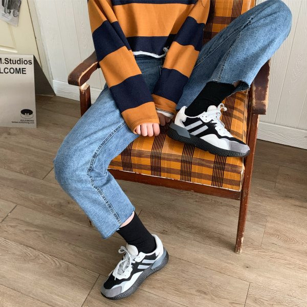 Ženske sportske tenisice s ravnim potplatom i vezicama