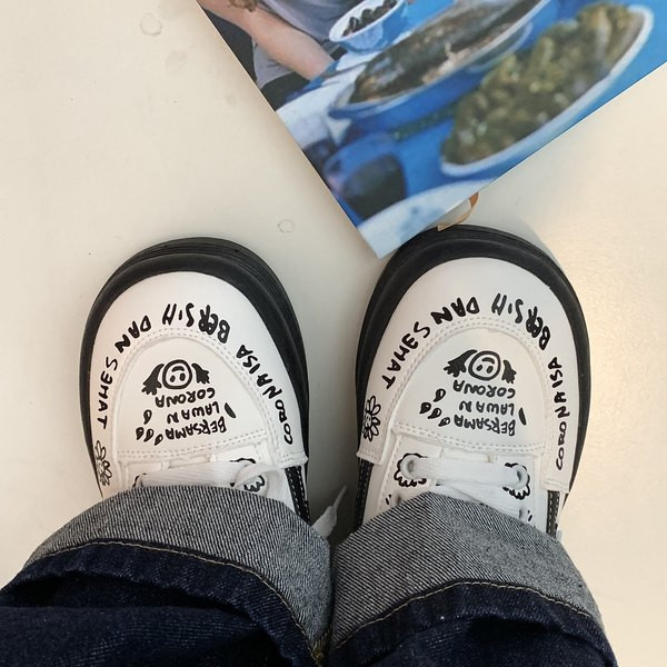 Ženske tenisice bijele boje sa natpisima