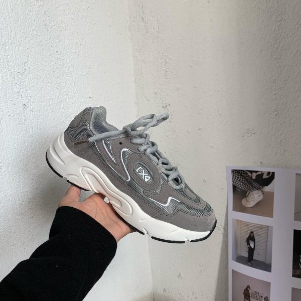 Novi model ženskih sportskih tenisica od eko brušene kože