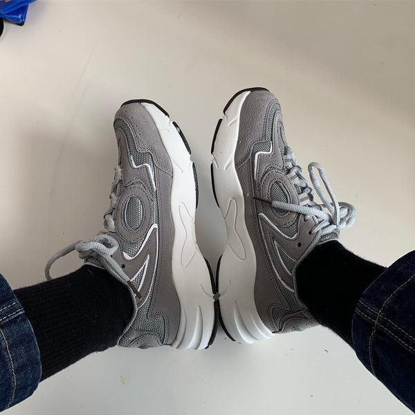 Novi model ženskih sportskih tenisica od eko brušene kože