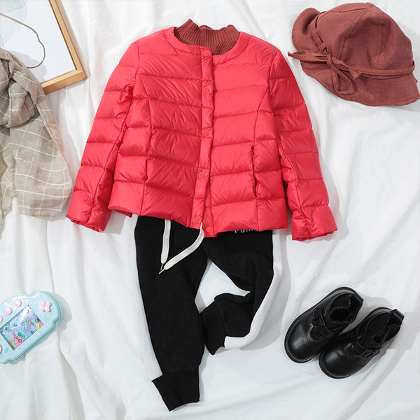 Proljetna dječja jakna s gumbima i okruglim izrezom