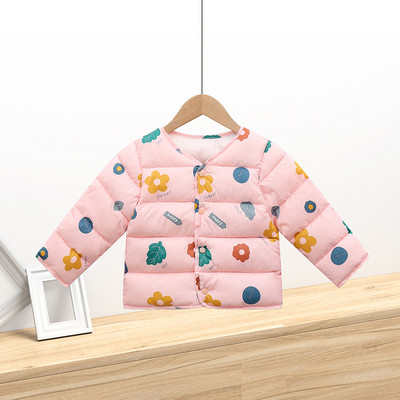 Proljetna dječja jakna s aplikacijama i gumbima