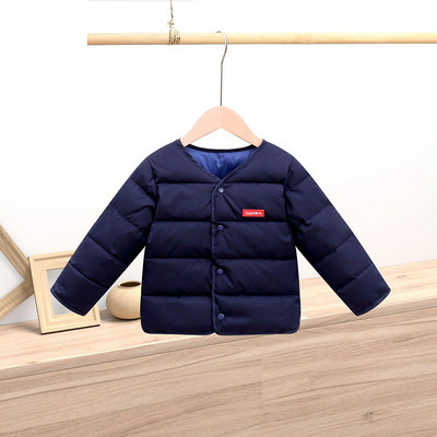 Proljetna dječja jakna s aplikacijama i gumbima