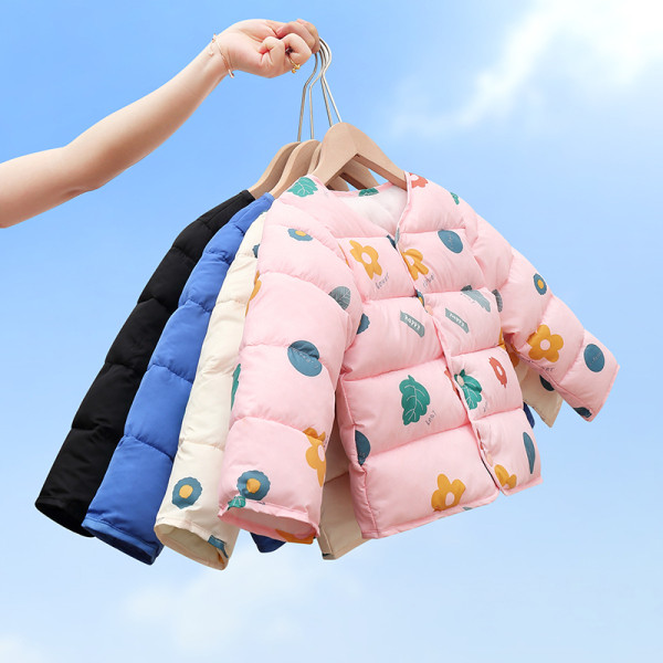 Proljetna dječja jakna s aplikacijama i gumbima