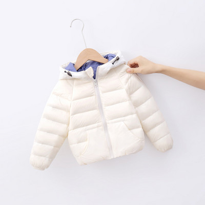 Jednobojna dječja jakna s kapuljačom i džepovima