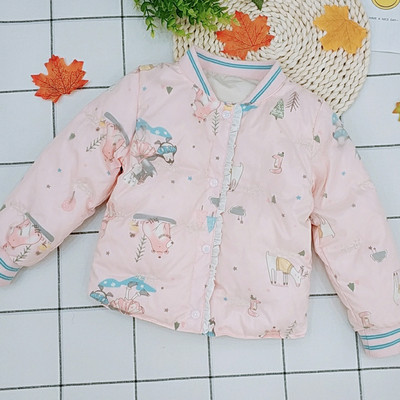 Pavasarinė vaikiška striukė su aplikacijomis ir sagomis