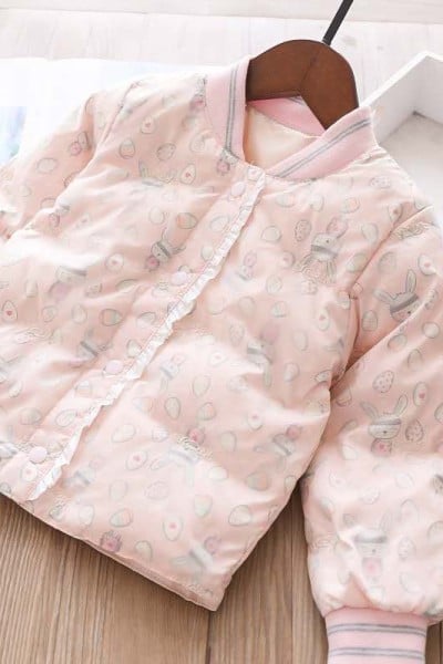 Pavasarinė vaikiška striukė su aplikacijomis ir sagomis