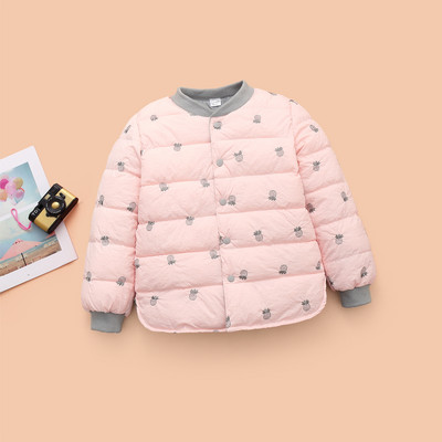 Proljetna dječja jakna s gumbima i uzorkom