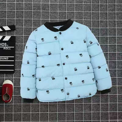 Proljetna dječja jakna s gumbima i uzorkom