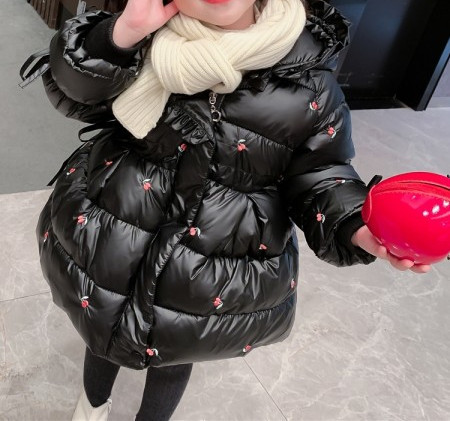 Moderna zimska jakna za djevojčice s vezom