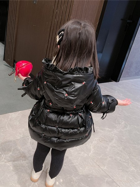 Moderna zimska jakna za djevojčice s vezom