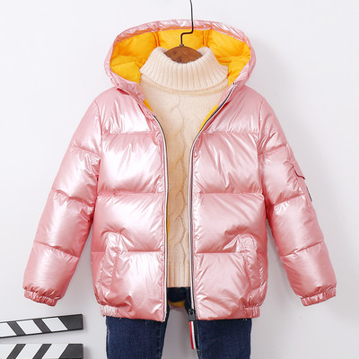 Zimska jakna s kapuljačom i sjajnim efektom