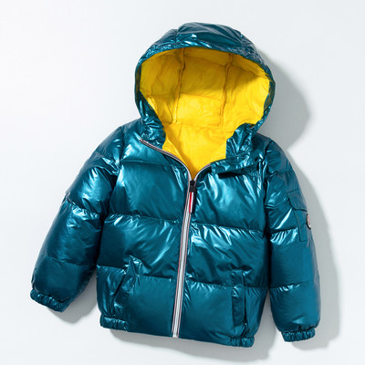 Zimska jakna s kapuljačom i sjajnim efektom