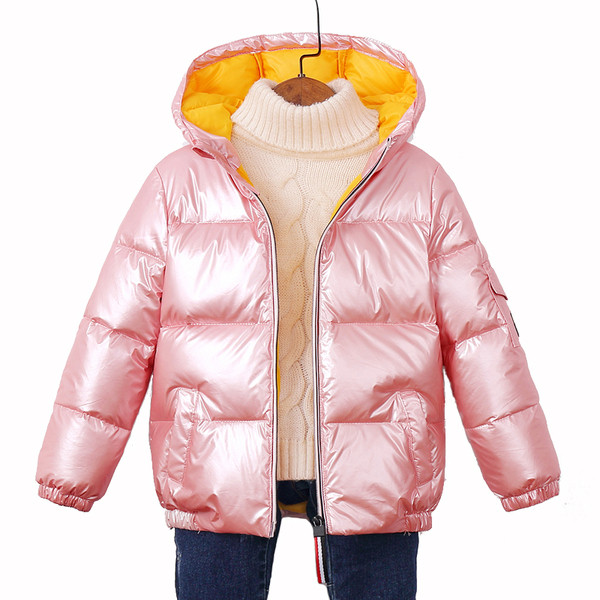 Zimska jakna s kapuljačom i sjajnim efektom