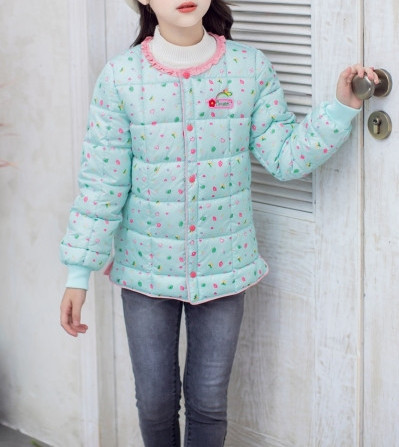 Laisvalaikio vaikiška striukė mergaitėms su raštais ir garbanomis