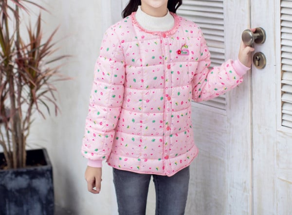 Laisvalaikio vaikiška striukė mergaitėms su raštais ir garbanomis