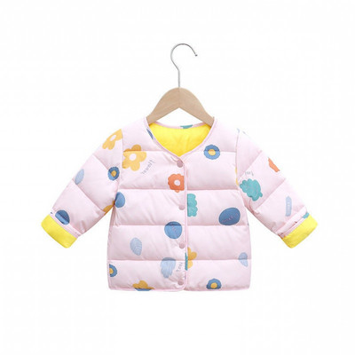 Värvilise aplikatsiooni ja nööpidega kevadine laste jope