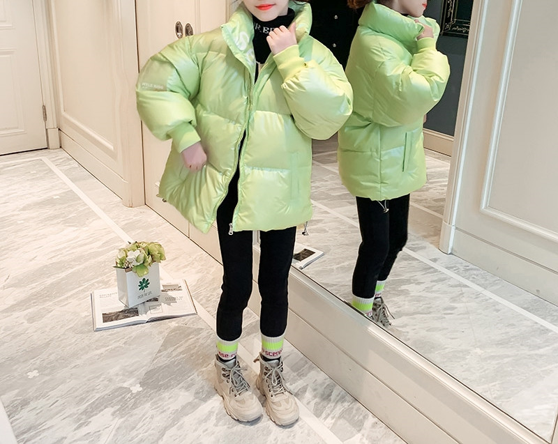 Dječja ležerna jakna prikladna za zimu s visokim ovratnikom i patentnim zatvaračem