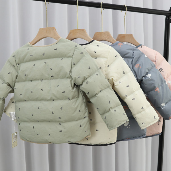 Vaikiška striukė su raštu ir sagomis mergaitėms