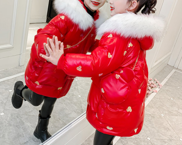 Zimska jakna s donjim ovratnikom i vezom