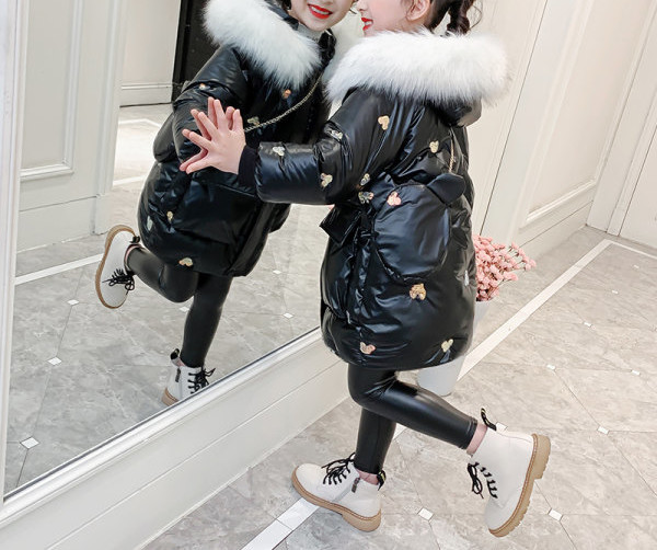 Zimska jakna s donjim ovratnikom i vezom