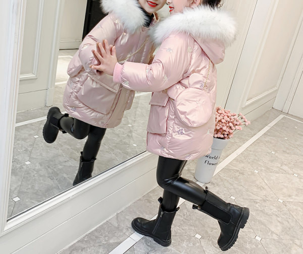 Zimska jakna s donjim ovratnikom i vezom