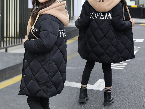 Novi model dječje jakne sa natpisom i kapuljačom za djevojčice