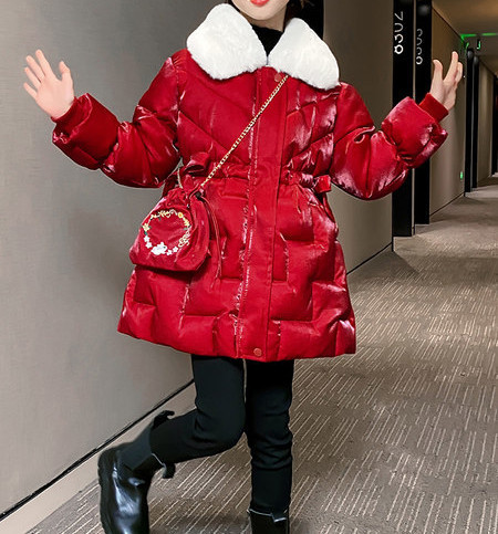 Zimska jakna za djevojčice s patentnim zatvaračem i vezama u crvenoj boji