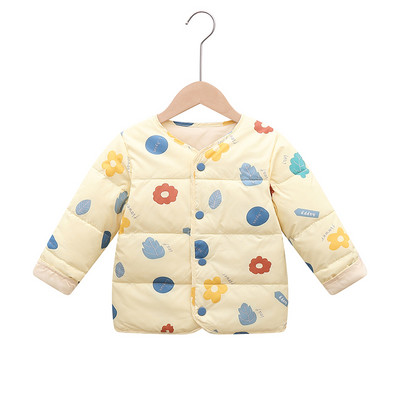 Moderna dječja jakna sa šarenim aplikacijama i gumbima