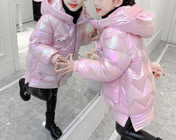 Mūsdienīga bērnu jaka ar kapuci un kabatām meitenēm