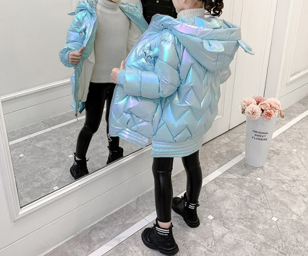 Mūsdienīga bērnu jaka ar kapuci un kabatām meitenēm