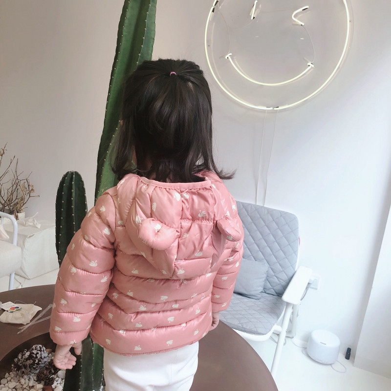 Laste jope poistele ja tüdrukutele lukuga ja 3D elemendiga kapuutsil