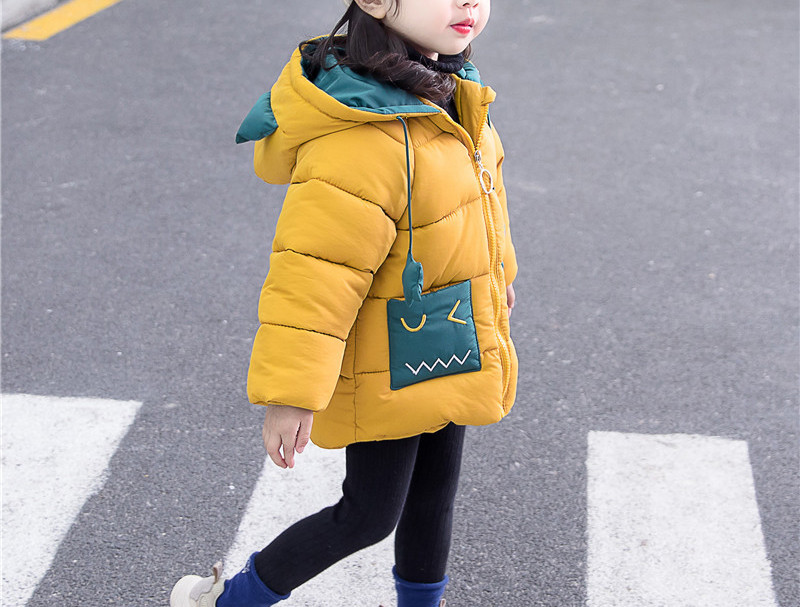 Dječja jakna za djevojčicu s kapuljačom i džepovima