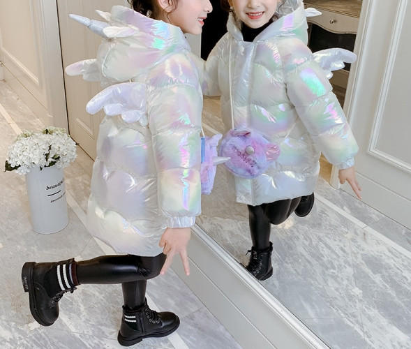 Bērnu ikdienas jaka baltā krāsā ar 3D elementu