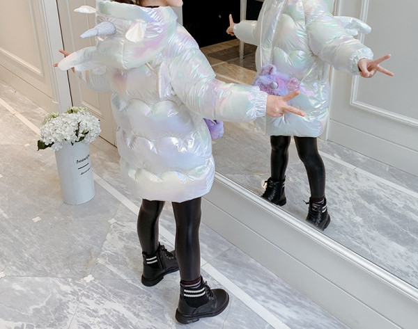 Bērnu ikdienas jaka baltā krāsā ar 3D elementu