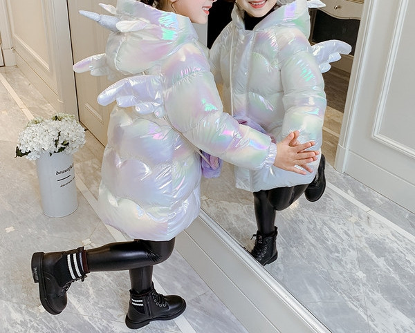 Bērnu ikdienas jaka baltā krāsā ar 3D elementu