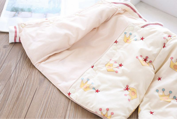 Proljetna jakna za djevojčice s aplikacijama u boji i gumbima